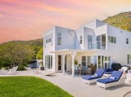 Stardust by AvantStay Views Hot Tub Pool Table，位于马里布的酒店