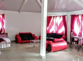 Ecotropicfarmhouse，位于塞罗阿苏尔的酒店