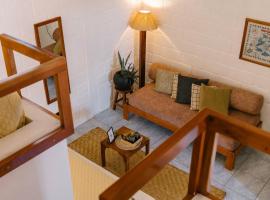 Hostel Pimampiro，位于巴克里索莫雷诺港的带泳池的酒店