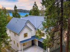 Luxury Retreat 5mins to the Lake Game Room Fire Pit Howlite by AvantStay