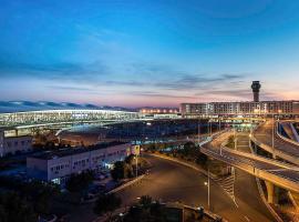 南京禄口机场铂尔曼大酒店，位于南京的酒店