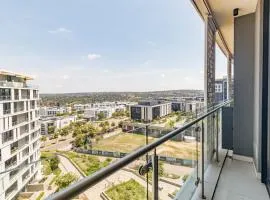 Ellipse Waterfall - Luxe Urban Escape