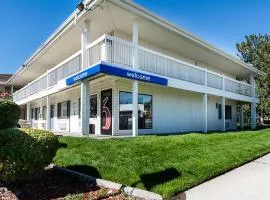 里诺机场6号汽车旅馆 - 斯帕克斯