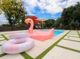 Pet Friendly Sleeps 8 Bowen Holiday House