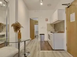 Aylward Studio Close to Gunwharf Quays