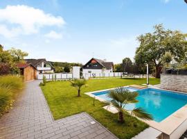 Ferienwohnung BlackForest，位于菲林根-施文宁根的带泳池的酒店