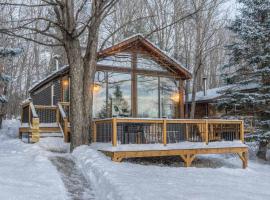 Lake Muskoka 2-bedroom Cottage - Pier 100 #50，位于卡灵港的酒店