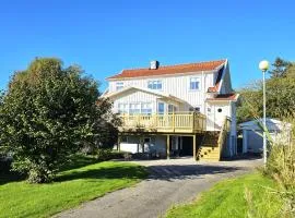 Family-friendly house close to sea & nature in Klövedal SE09145