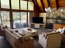 Lodge on the Lake Hume