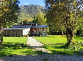 Salvatierra Lodge，位于锡斯内斯港的酒店