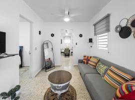 Casa Luquillo Cozy Retreat House With Pool n Tub，位于卢基约的酒店