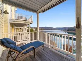 Family-friendly Home Hot Tub Lake View & Pool Access