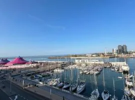 Luxurious apartment with feet in the sea & city