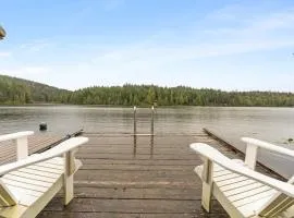 Kemp Lake House - lake front w Hot tub