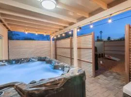 3BR 2BA Cozy Home with Jacuzzi Near Downtown