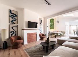 Spacious 5-room house near Brussels with private parking，位于斯滕奥克尔泽尔的酒店