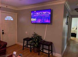 Home away from Home Comfort，位于萨凡纳的酒店