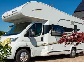 Camper max 5p, unique experience, terras, central Belgium，位于Denderleeuw的酒店