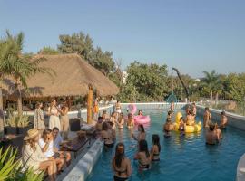 Mayan Monkey Tulum - Social Hotel，位于图卢姆的酒店