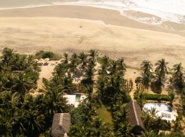 Casa Chula Hotel Boutique Frente al Mar，位于Tierra Blanca的带泳池的酒店