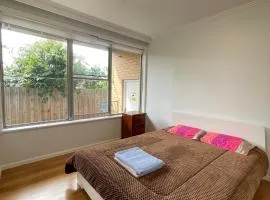 Room #1, 12km to Melb CBD, 20mins to Melb Airport, Parking Onsite