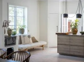 Large Waterfront House On Car-Free Ramsö