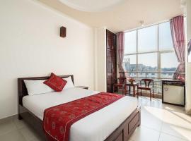 Collection O Dinh Dinh Hotel - Near Tan Son Nhat Airport，位于胡志明市的酒店