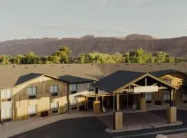 Slackline Moab, Outset Collection by Hilton