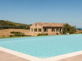 Agriturismo La Corte，位于费尔莫的酒店