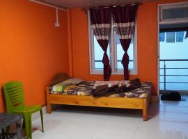 Cholo Ghure Ashi-Sillery Gaon Homestay，位于Pedong的酒店