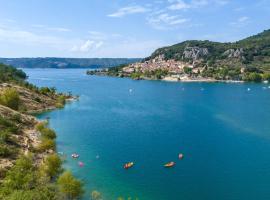 Camping Tikayan les Rives du Lac de Sainte Croix - Maeva，位于博迪昂的酒店