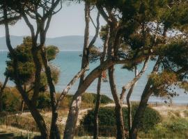 Le Domaine de la mer - Beach hotel Nature&Authenticité Hyères，位于耶尔的酒店