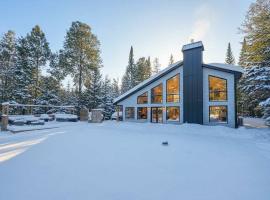 Spa River Pool Table - Chalet Ombre & Lumiere，位于Entrelacs的酒店