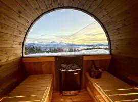 Hiet- Arctic cabin in the norwegian forrest!，位于特罗姆瑟的酒店