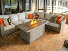 Cozy Cottage with Swimming Pool in Charlotte, North Carolina