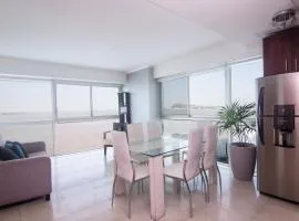 Suite 206 RF2, Puerto Santa Ana, Guayaquil