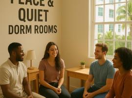 Peace and Quiet Dorm Rooms - Free Breakfast DIY Waffles - Free Dinner - Free Coffee - Longterm Ok!，位于迈阿密的酒店