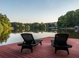 Hyco Lake Hideout - Lakefront Escape, Dock, Fire Pit, Family friendly!