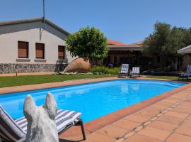 Chalet relax con piscina en La Rioja，位于Anguciana的酒店