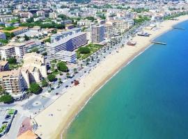 T2 Port Frejus proximite de la plage Grand Garage Prive，位于弗雷瑞斯的酒店