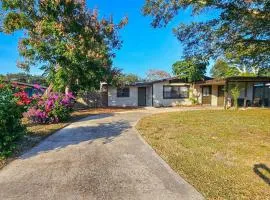 2 Mi to Cocoa Riverfront Park Home with Patio!