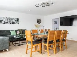 SmartStay Apartment 85 m2, Balkon, Parkplatz, Self Check-in, 2 WCs, Kaffeevollautomat