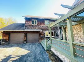 Longview Lake Getaway 4-Bedroom house，位于利斯萨米特的酒店