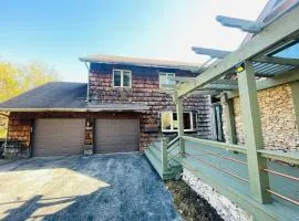 Longview Lake Getaway 4-Bedroom house