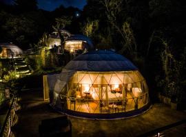 Cardedeu Domos，位于Álvarez的酒店