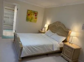 Cozy home near YVR with free parking