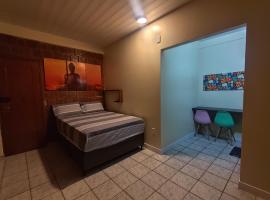 Apartamento Zen Residencial Isaura，位于里约布兰科的带停车场的酒店