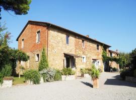 Apartment near Lake Trasimeno with Pool，位于Strada的酒店