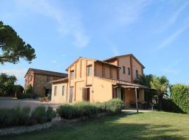 Apartment near Lake Trasimeno with Pool，位于Strada的酒店