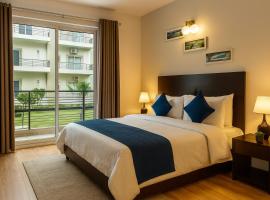 The Amber Signature Vrindavan # A Luxury Hotel With #Lift# Parking# Ac Rooms# & Elegant interior # Near Prem Mandir，位于范兰德凡的酒店